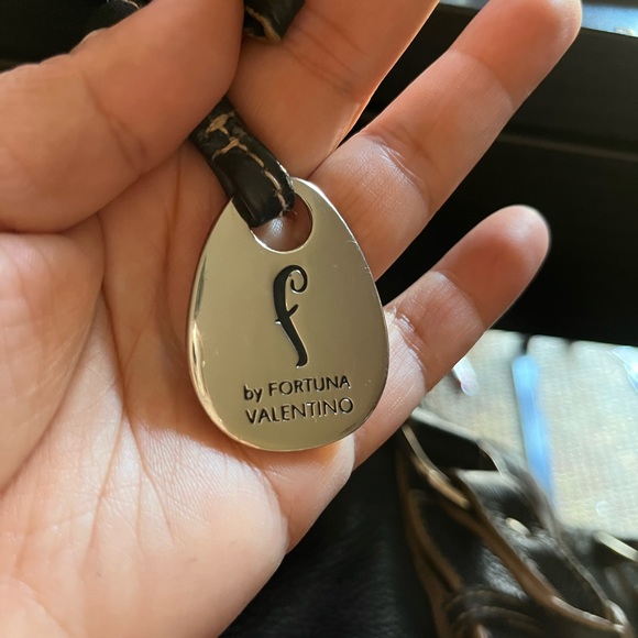 Fortuna Valentino black leather tote with shoulder strap - Picture 7 of 9